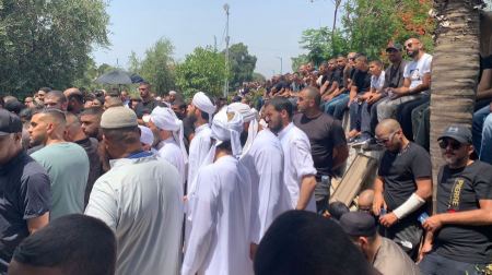 بأجواء حزينة اللد تشييع جثمان الشاب محمد محمود الفار 